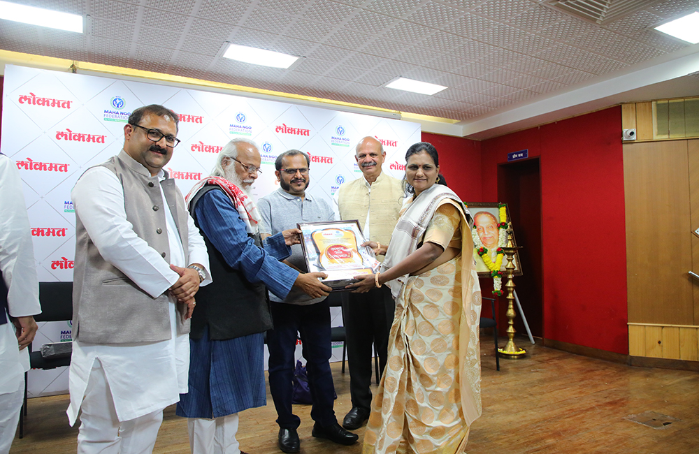 101) In commemoration of the birth centenary year of Jawaharlal Darda, Maha NGO Federation and Lokmat jointly organized Atulaya Seva Samman 2023 (2)
