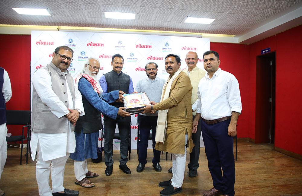 101) In commemoration of the birth centenary year of Jawaharlal Darda, Maha NGO Federation and Lokmat jointly organized Atulaya Seva Samman 2023 (3)