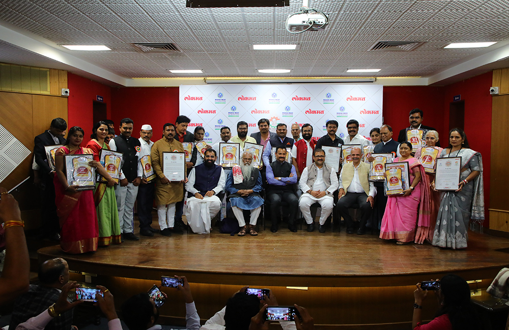 101) In commemoration of the birth centenary year of Jawaharlal Darda, Maha NGO Federation and Lokmat jointly organized Atulaya Seva Samman 2023 (5)