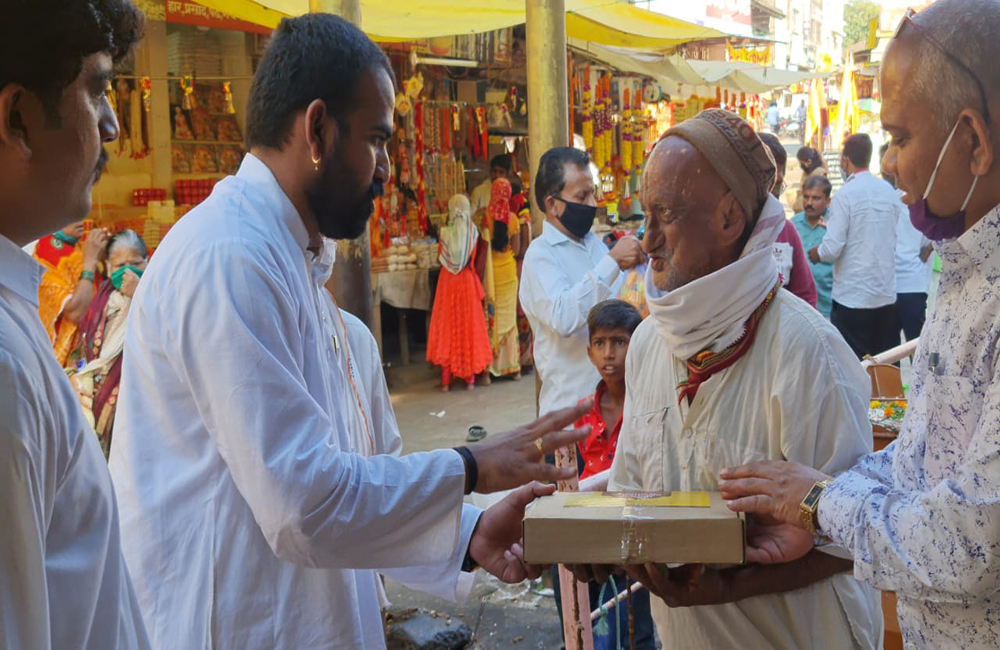 42) Atma Nirbhar Diwali 2020 “Diwali Pharal Given to 5000 needy families” (1)