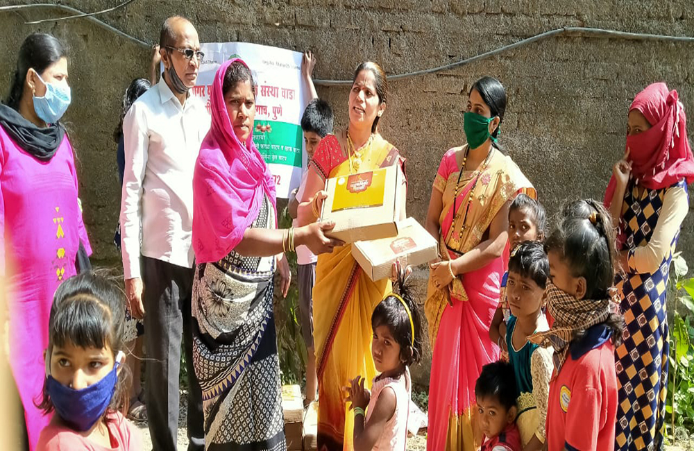 42) Atma Nirbhar Diwali 2020 “Diwali Pharal Given to 5000 needy families” (4)