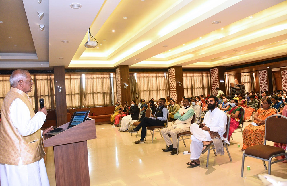 57) Dhule District Review Meeting - 11 January 2022 (4)