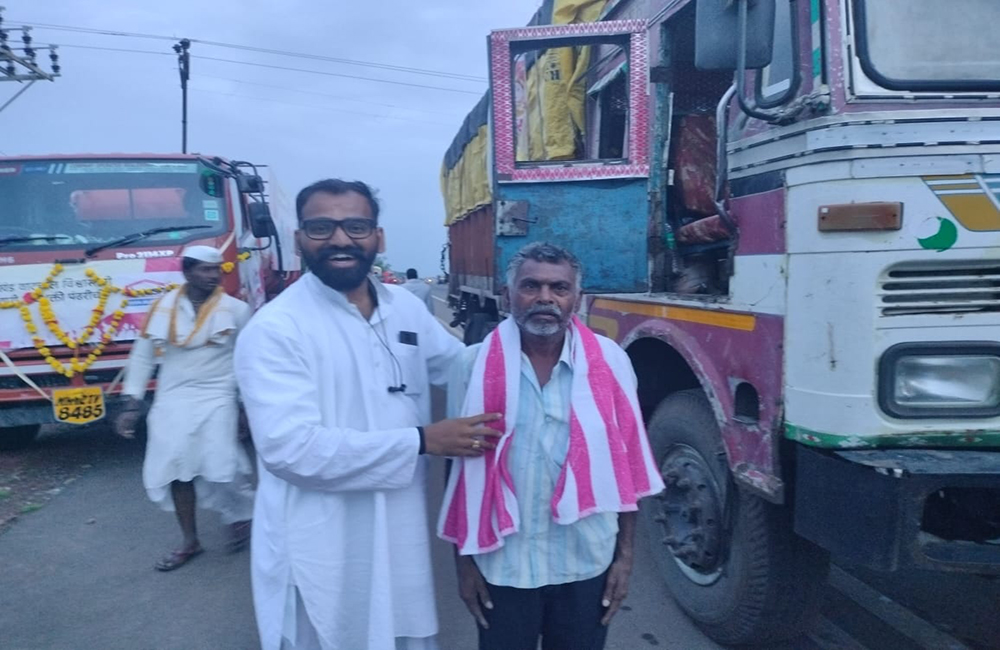 84) Warkari Seva Rath (3)